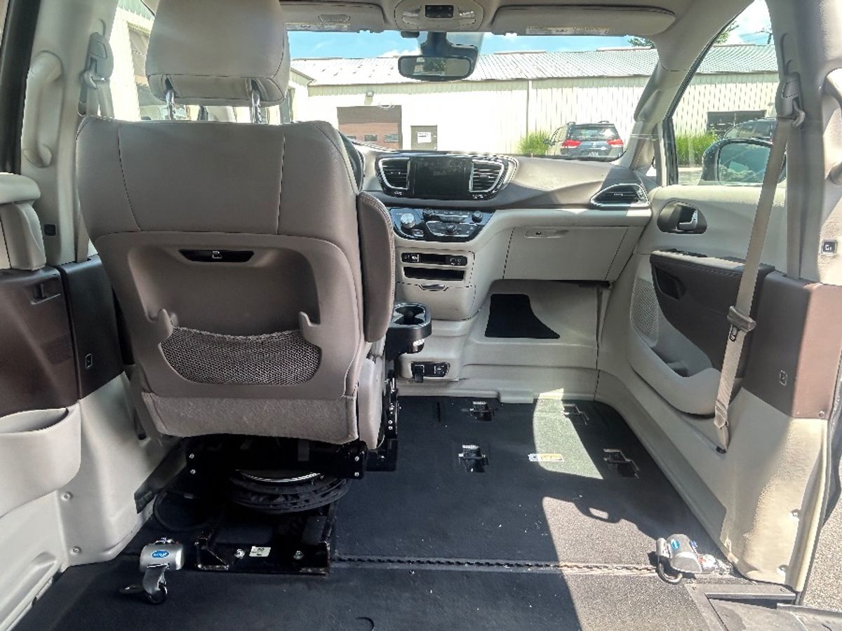 2018 CHRYSLER PACIFICA - Image 9