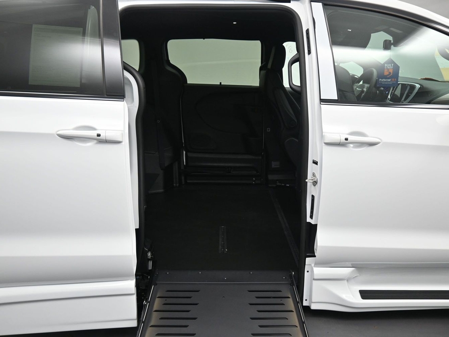 New 2026 Chrysler Pacifica Select Sport - BraunAbility Side Entry Fold Out Automatic Ramp