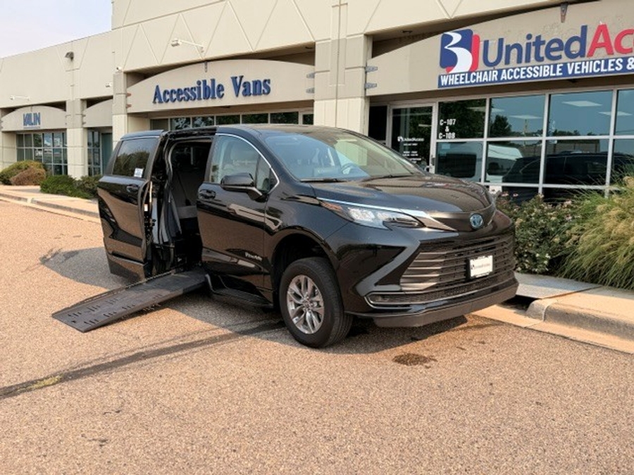 Used 2024 Toyota Sienna Hybrid LE - BraunAbility Side Entry Fold Out Automatic Ramp
