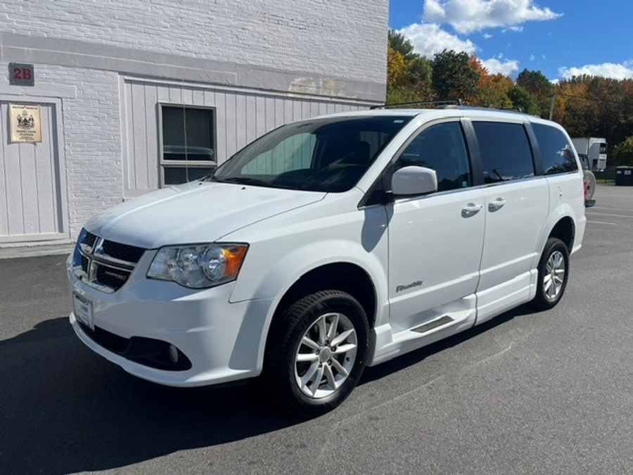 White Dodge Grand Caravan image number 3
