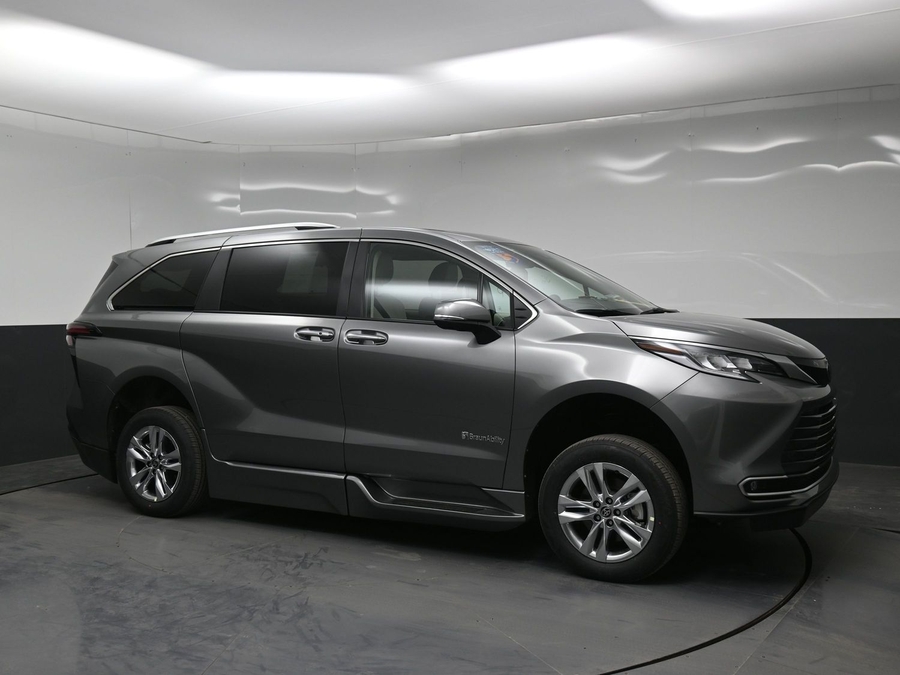 New 2026 Toyota Sienna Hybrid Limited - BraunAbility Side Entry Entry In Floor Automatic Ramp