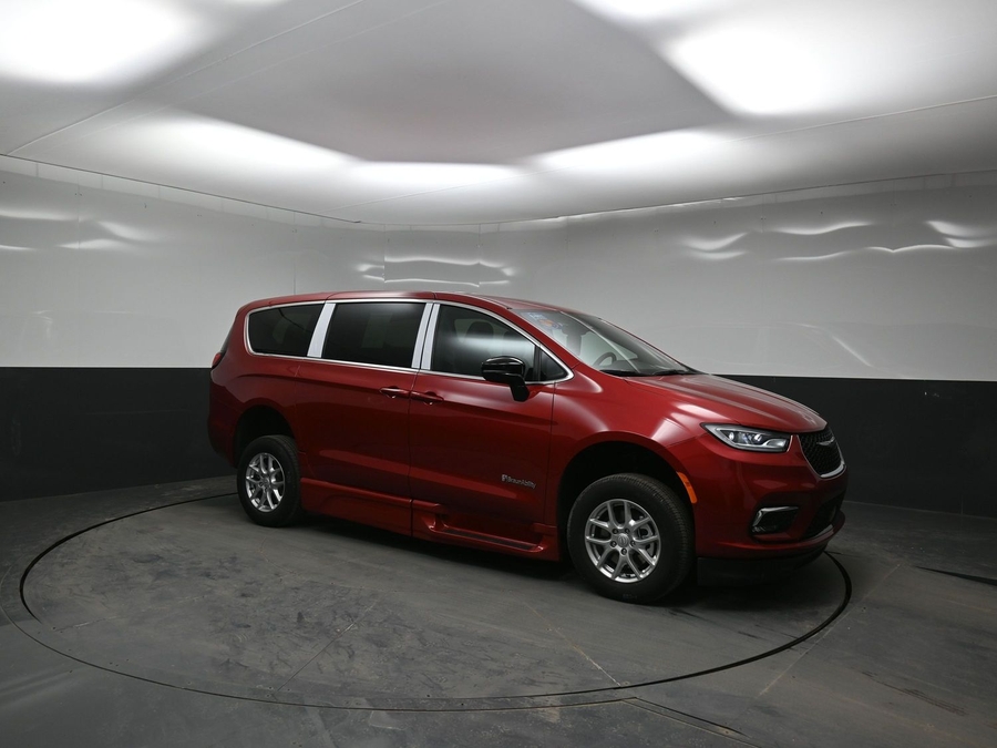 Red Chrysler Pacifica image number 14