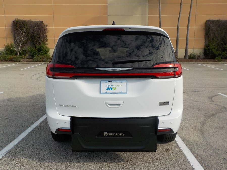White Chrysler Pacifica image number 6
