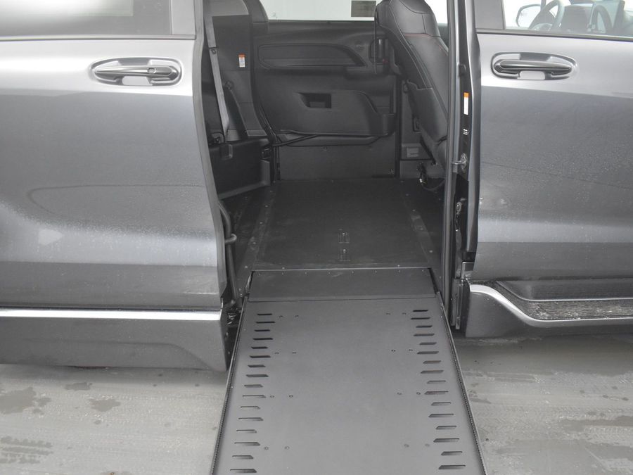 New 2025 Toyota Sienna Hybrid XSE Sport - BraunAbility Side Entry Entry In Floor Automatic Ramp