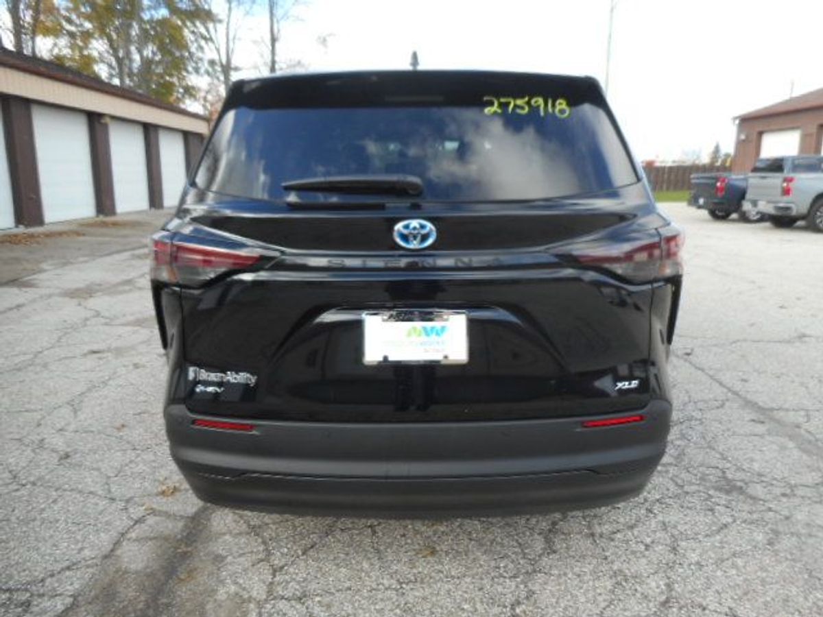 2025 TOYOTA SIENNA - Image 5