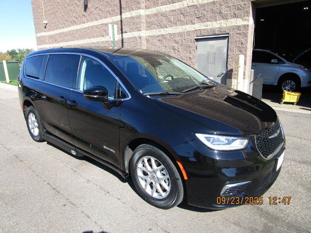 2024 CHRYSLER PACIFICA - Image 3