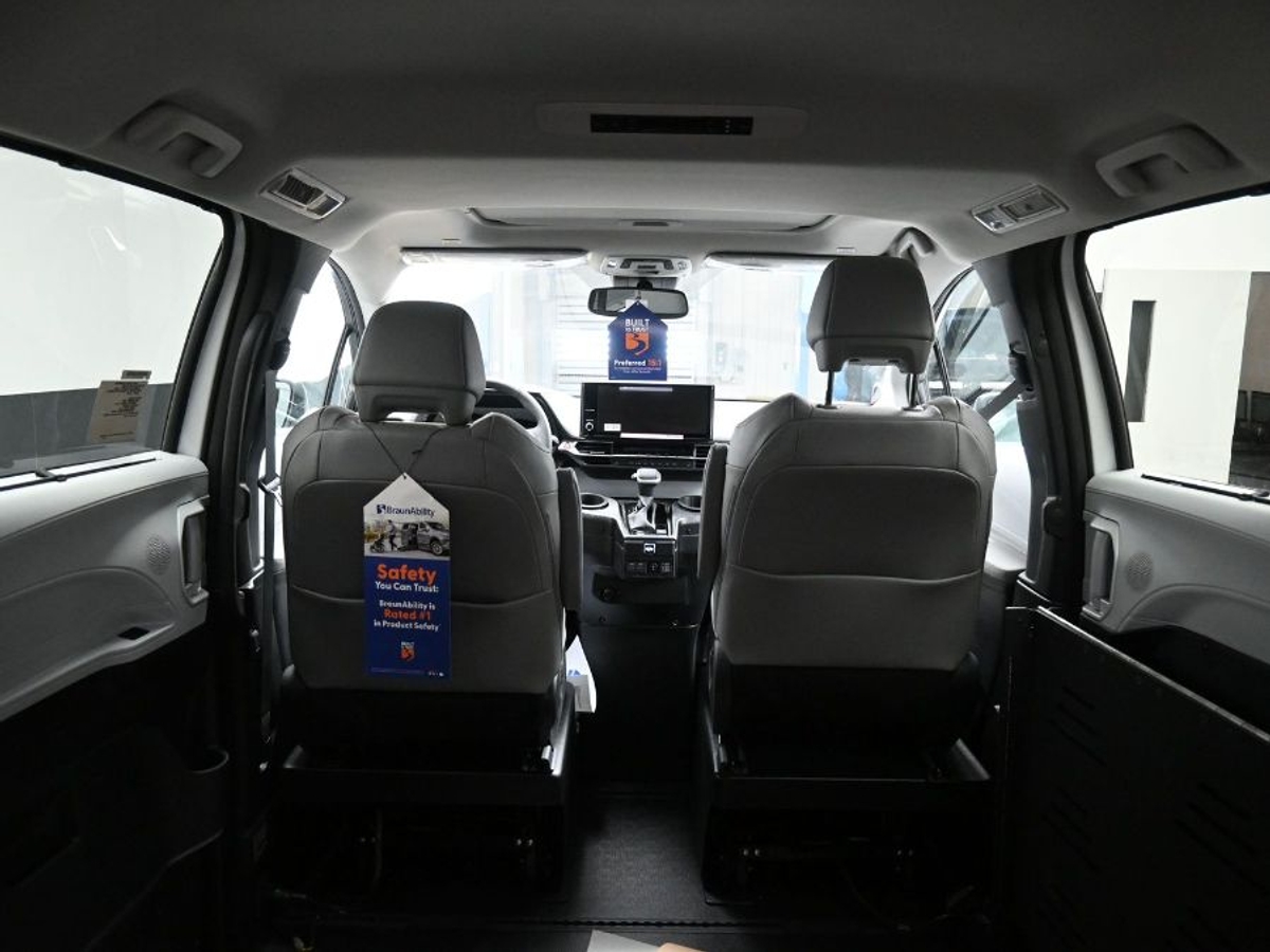 2025 TOYOTA SIENNA - Image 15