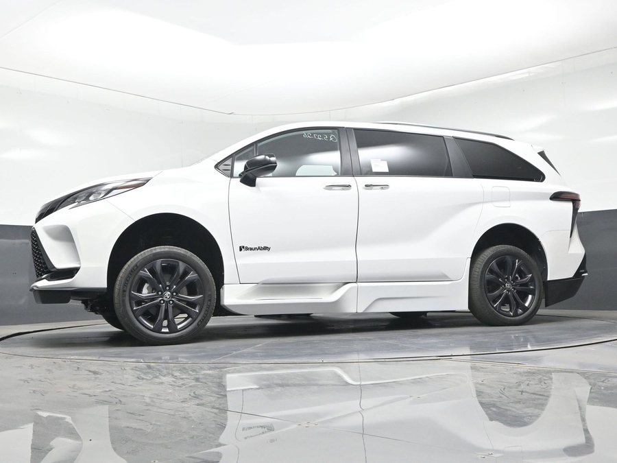 New 2026 Toyota Sienna Hybrid XSE Sport - BraunAbility Side Entry Entry Fold Out Automatic Ramp