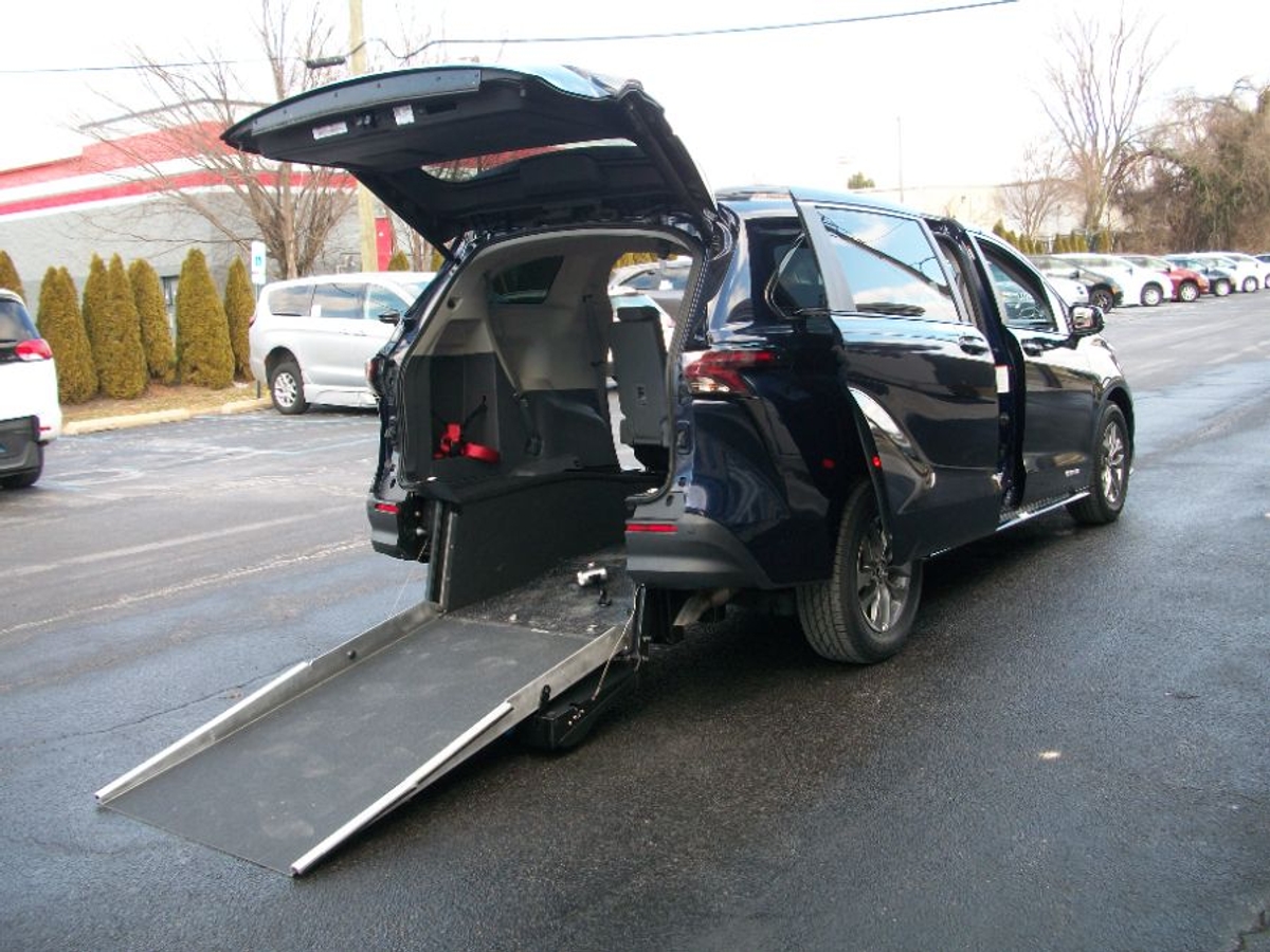 2024 TOYOTA SIENNA - Image 9