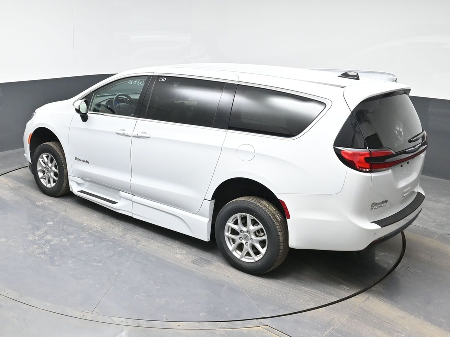Used 2023 Chrysler Pacifica Touring L - BraunAbility Side Entry Entry Fold Out Automatic Ramp