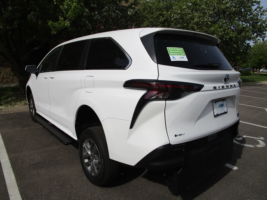 White Toyota Sienna image number 2