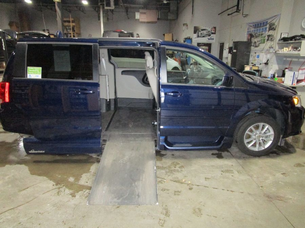 2015 DODGE GRAND CARAVAN - Image 1