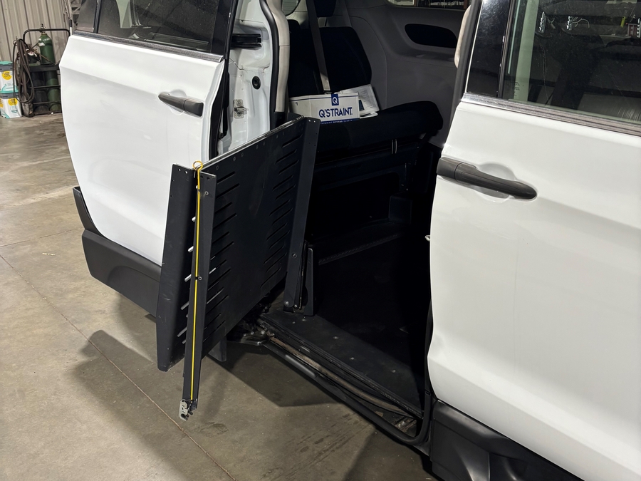 Used 2020 Chrysler Voyager L - BraunAbility Commercial Side Entry Entry Fold Out Manual Ramp
