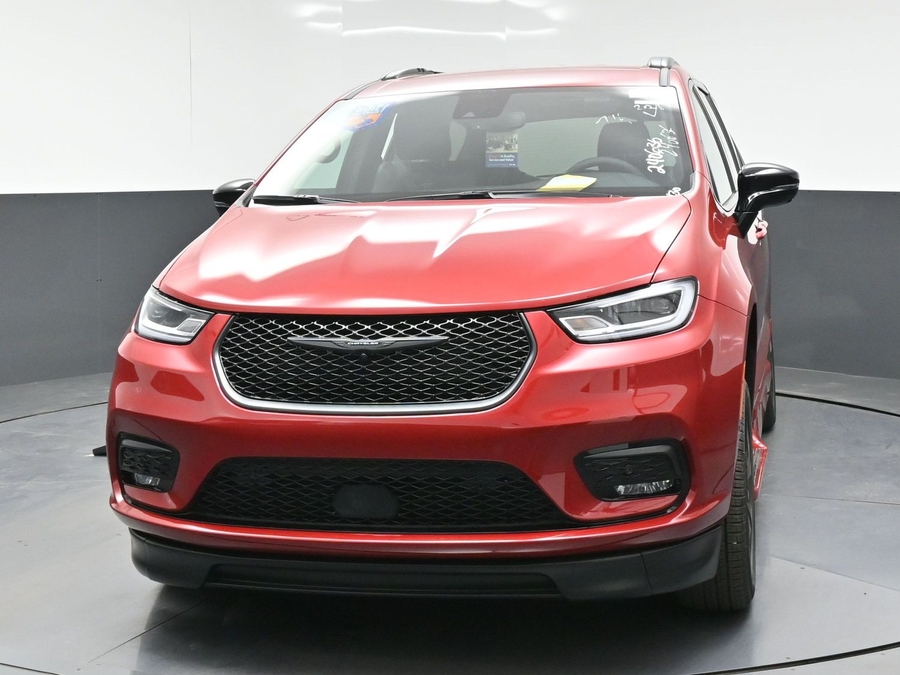 Red Chrysler Pacifica image number 1