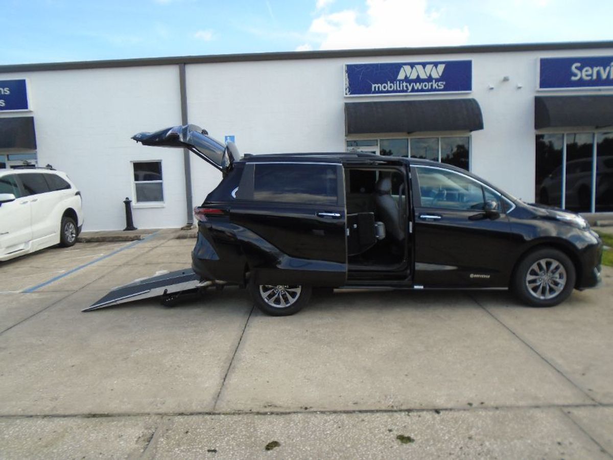 2024 TOYOTA SIENNA - Image 9