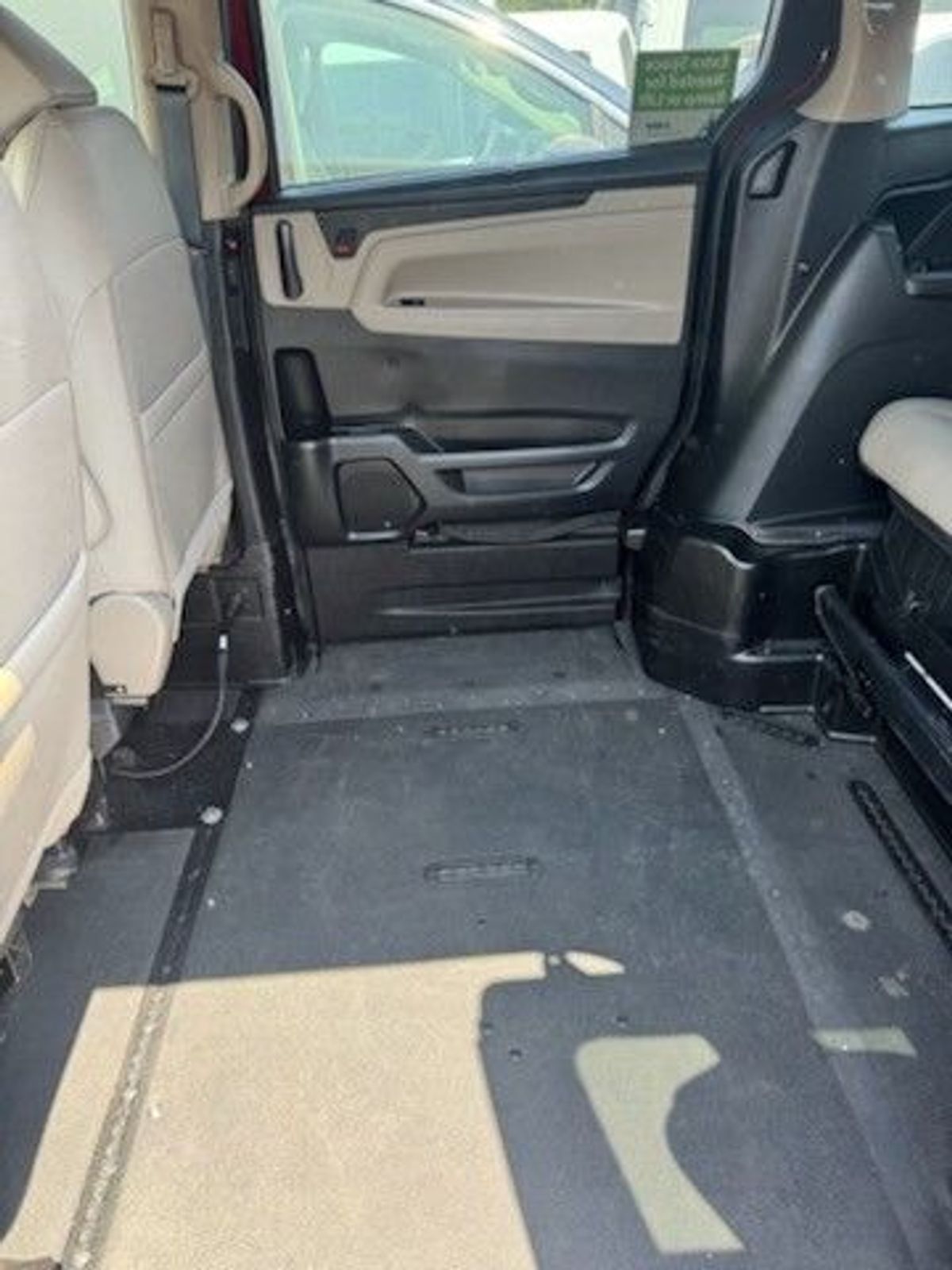 Red Honda Odyssey image number 4