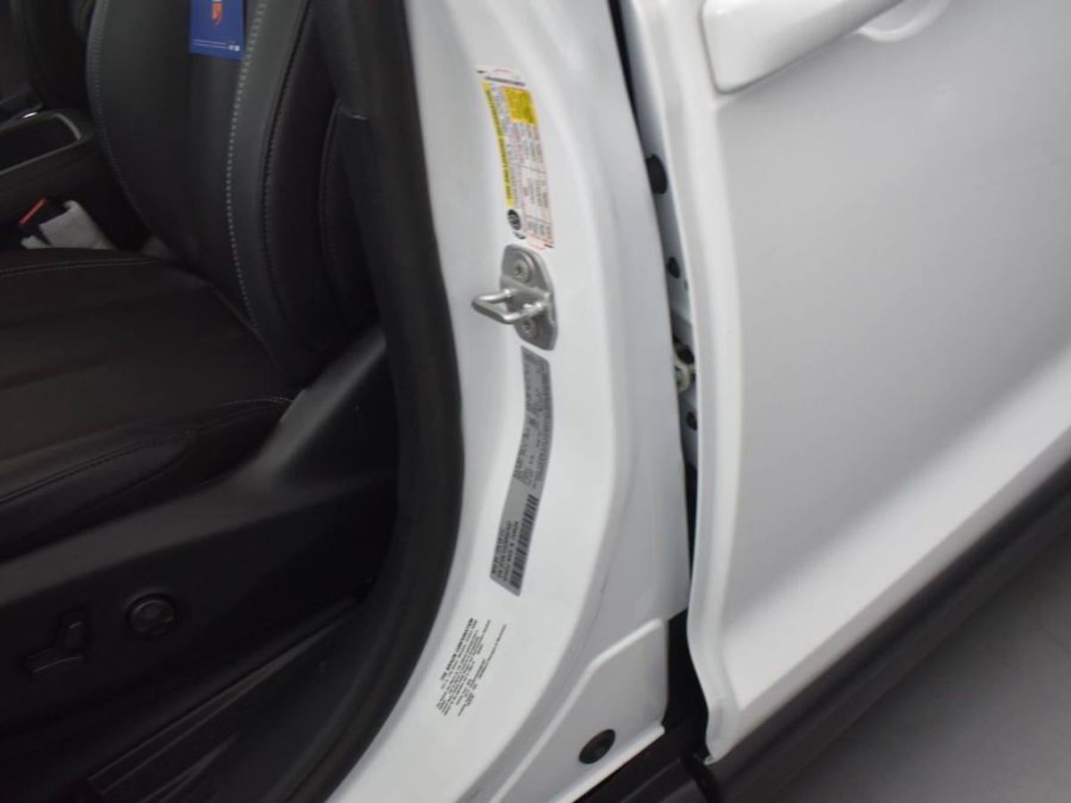 2025 CHRYSLER VOYAGER - Image 16