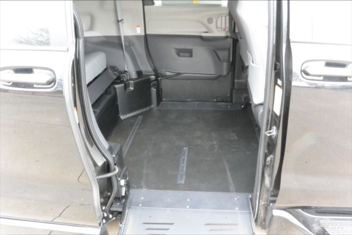 Black Toyota Sienna image number 9