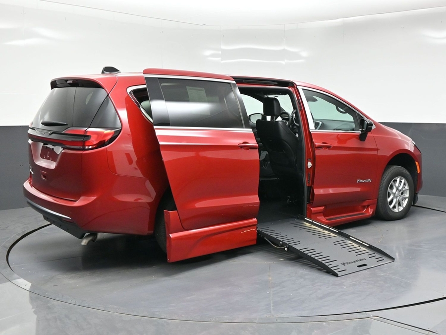 Red Chrysler Pacifica image number 5