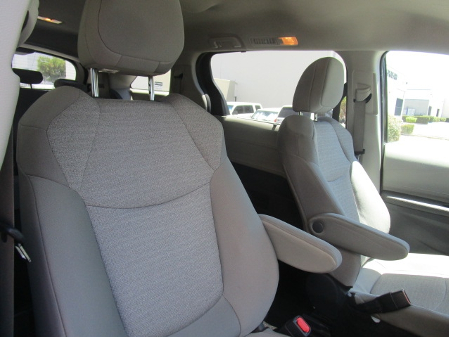 Used 2024 Toyota Sienna Hybrid LE Base - BraunAbility Side Entry Fold Out Automatic Ramp