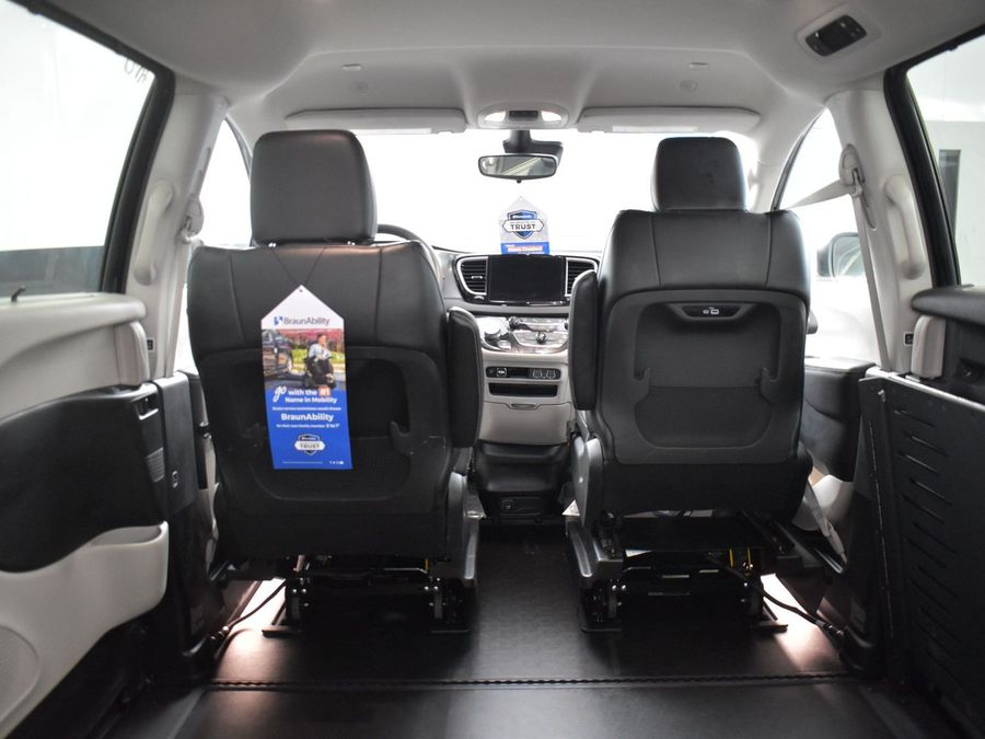 Used 2023 Chrysler Pacifica Touring L - BraunAbility Side Entry Entry Fold Out Automatic Ramp