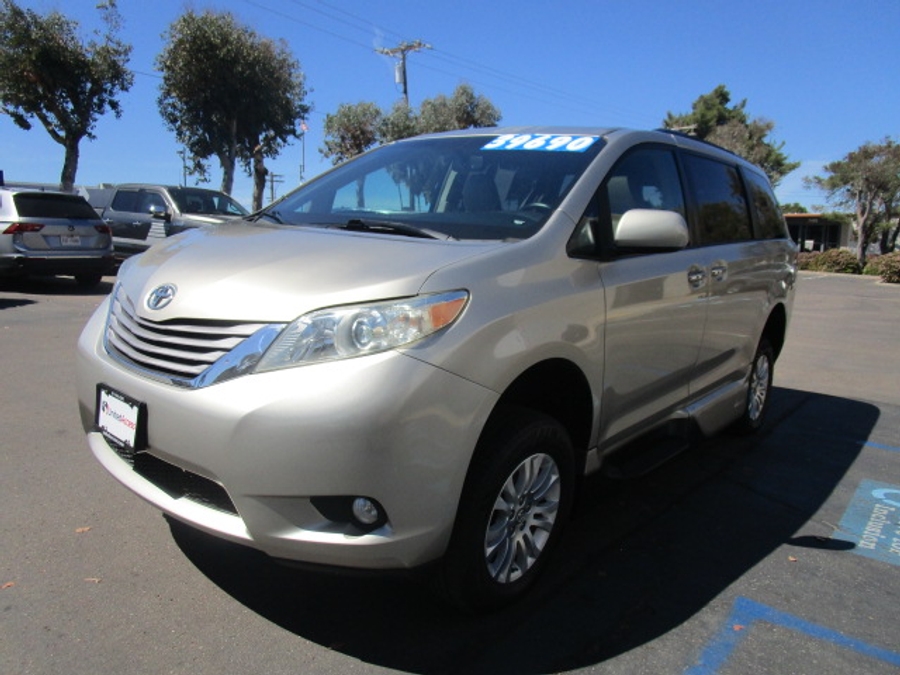 Used 2015 Toyota Sienna XLE - VMI Side Entry Entry In Floor Automatic Ramp