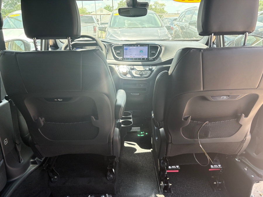 2026 Chrysler Pacifica Select - Photo 10