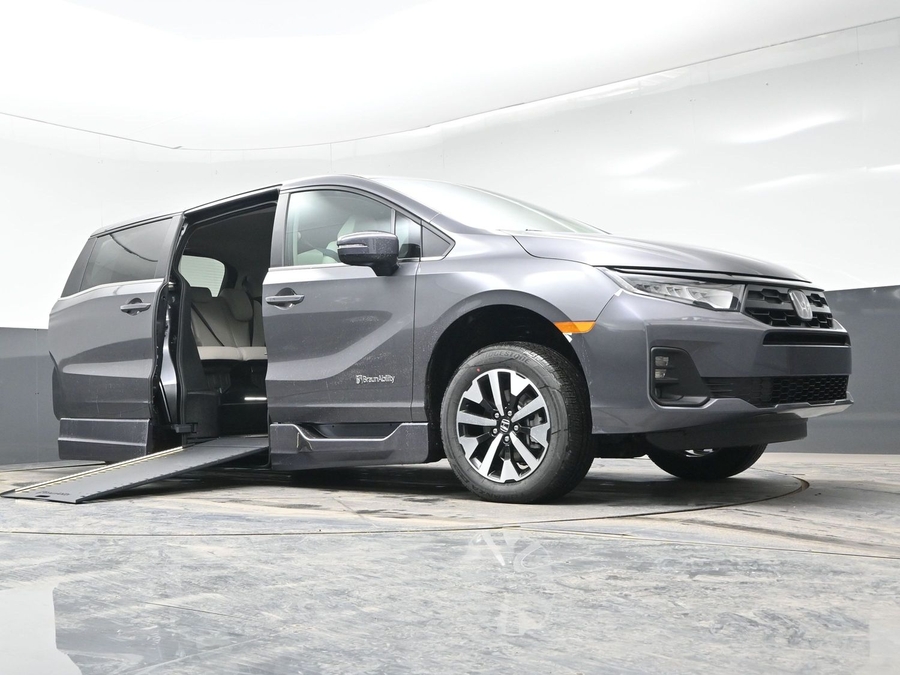 Grey Honda Odyssey image number 18