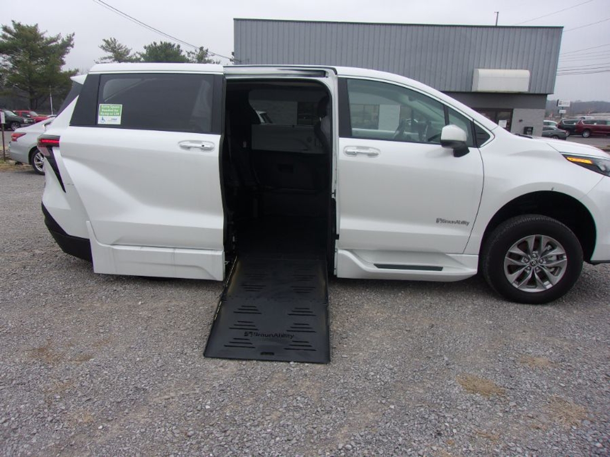 2025 TOYOTA SIENNA - Image 6