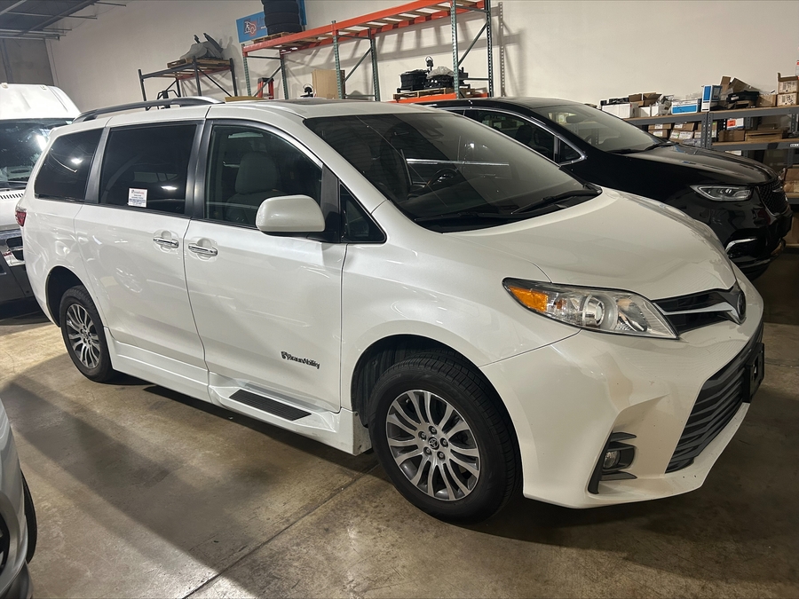 Used 2020 Toyota Sienna XLE Base - BraunAbility Side Entry Entry In Floor Automatic Ramp