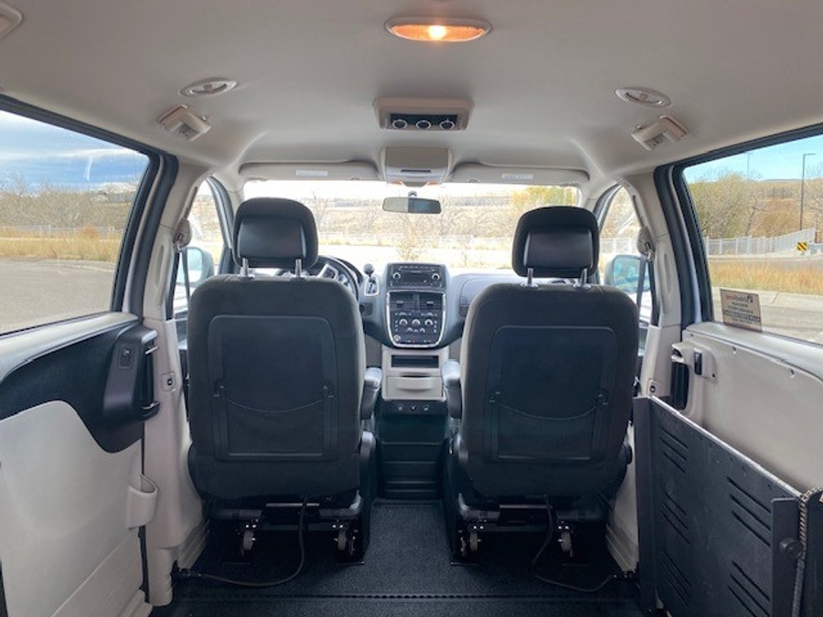 Used 2015 Dodge Grand Caravan SXT - BraunAbility Side Entry Entry Fold Out Automatic Ramp