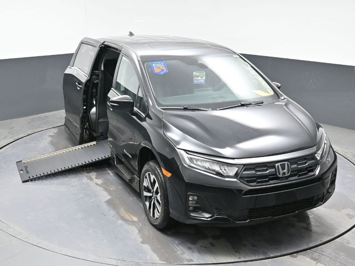 Black Honda Odyssey image number 21