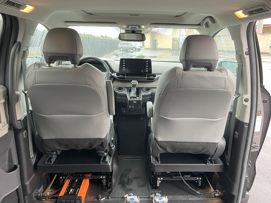 Used 2024 Toyota Sienna XLE - BraunAbility Side Entry Entry Fold Out Automatic Ramp