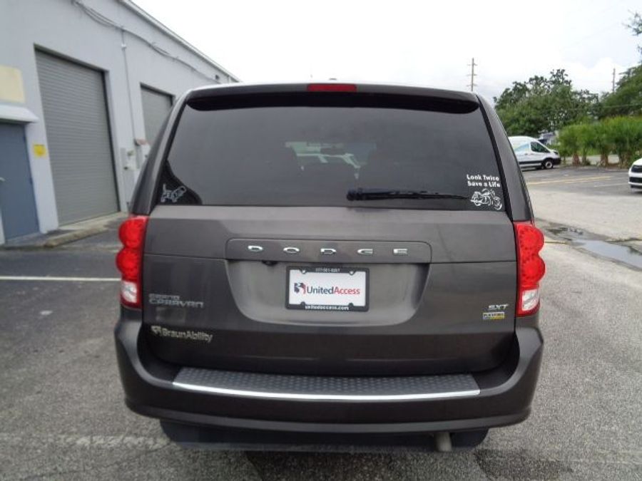 Used 2018 Dodge Grand Caravan SXT - BraunAbility Side Entry Entry Fold Out Automatic Ramp