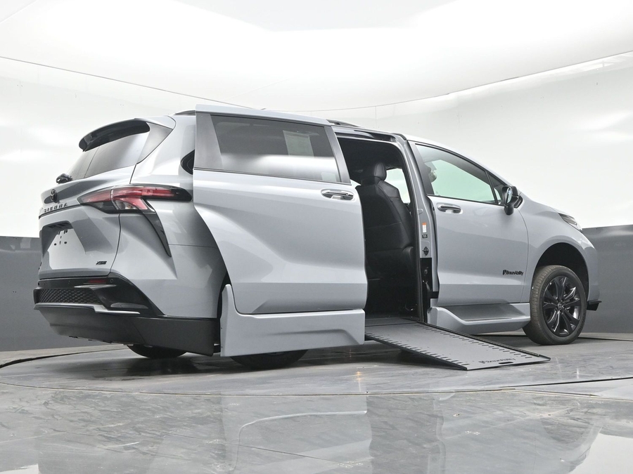 New 2026 Toyota Sienna Hybrid XSE Sport - BraunAbility Side Entry In Floor Automatic Ramp