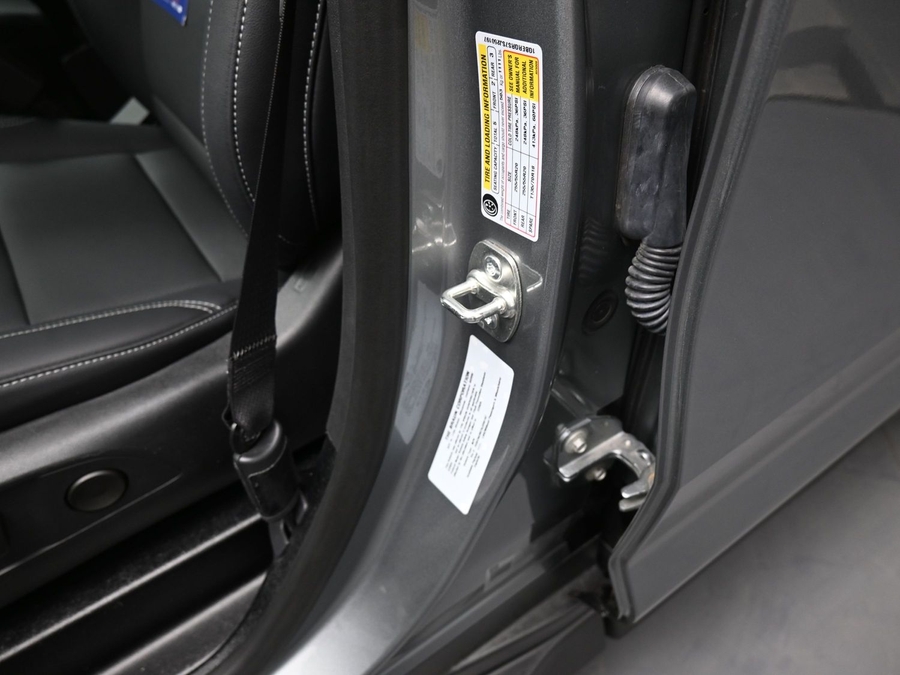 New 2025 Chevrolet Traverse 1LT Midnight - BraunAbility Side Entry Entry In Floor Automatic Ramp