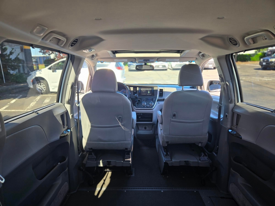 Used 2015 Toyota Sienna XLE - VMI Side Entry Entry In Floor Automatic Ramp