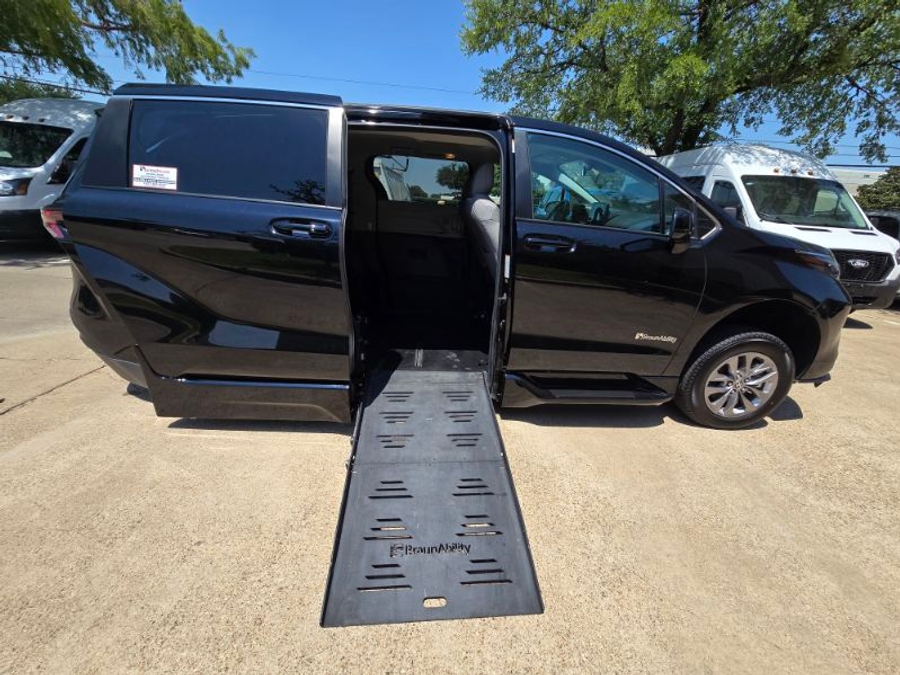 Used 2024 Toyota Sienna Hybrid LE Base - BraunAbility Side Entry Fold Out Automatic Ramp