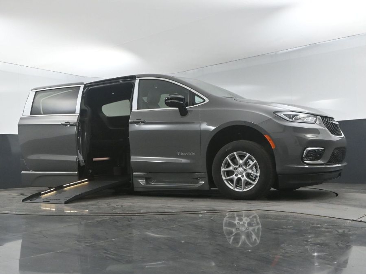 2025 CHRYSLER PACIFICA - Image 12