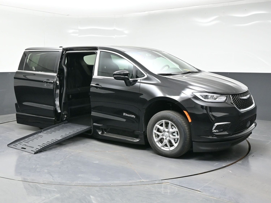 New 2026 Chrysler Pacifica Select Safety - BraunAbility Side Entry Fold Out Automatic Ramp