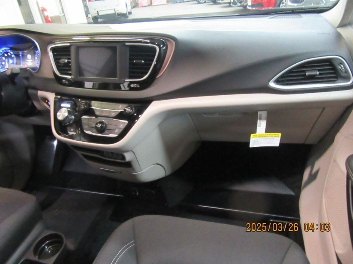 2024 CHRYSLER VOYAGER - Image 6