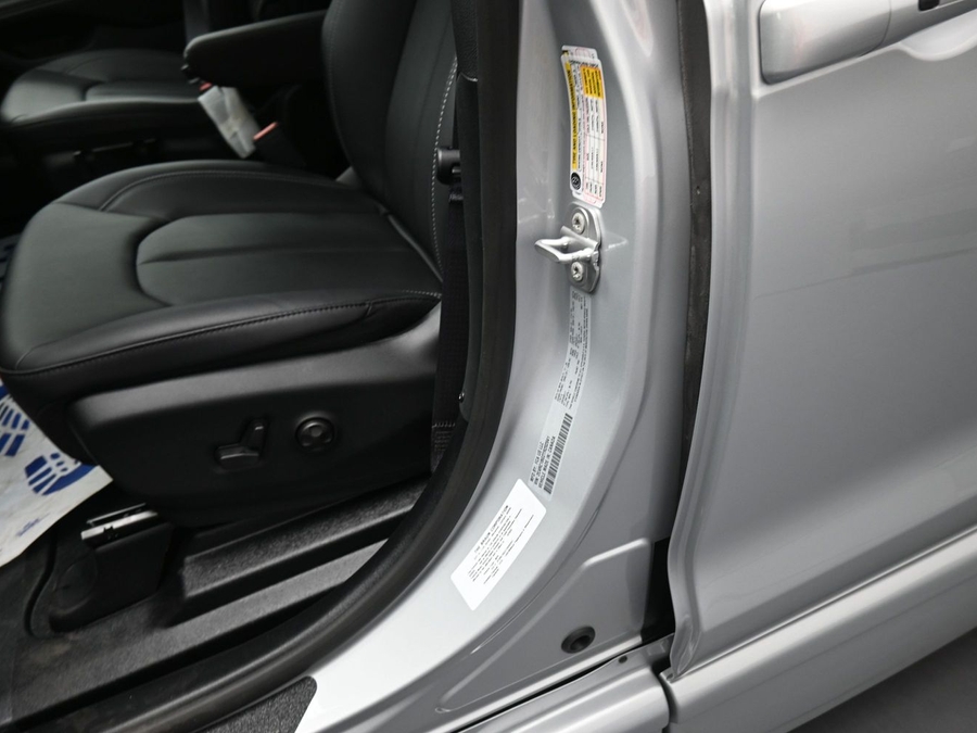 New 2026 Chrysler Pacifica Select Safety - BraunAbility Side Entry Fold Out Automatic Ramp