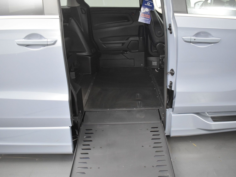 New 2025 Honda Odyssey Touring - BraunAbility Side Entry Entry In Floor Automatic Ramp