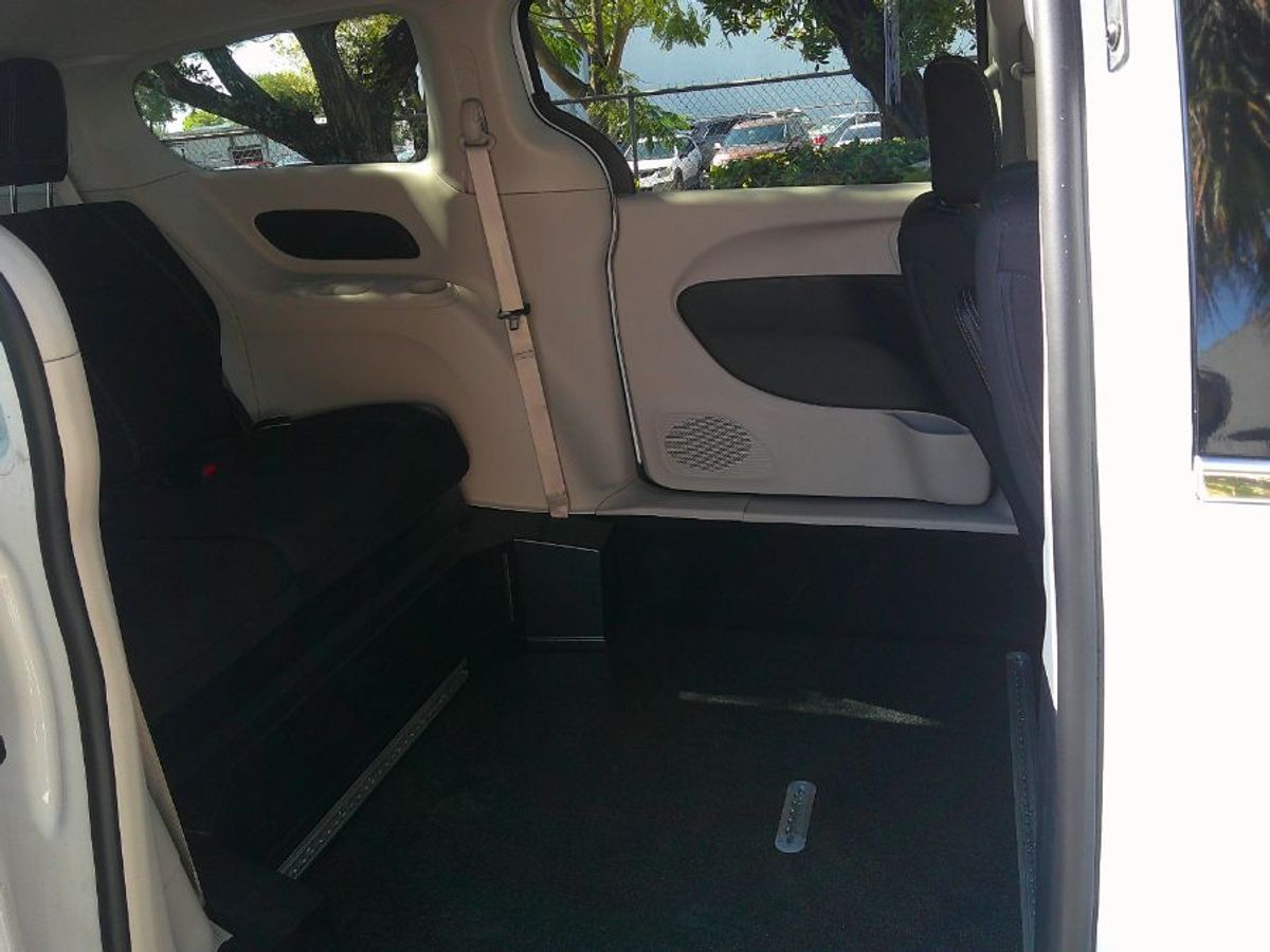 2024 CHRYSLER VOYAGER - Image 12