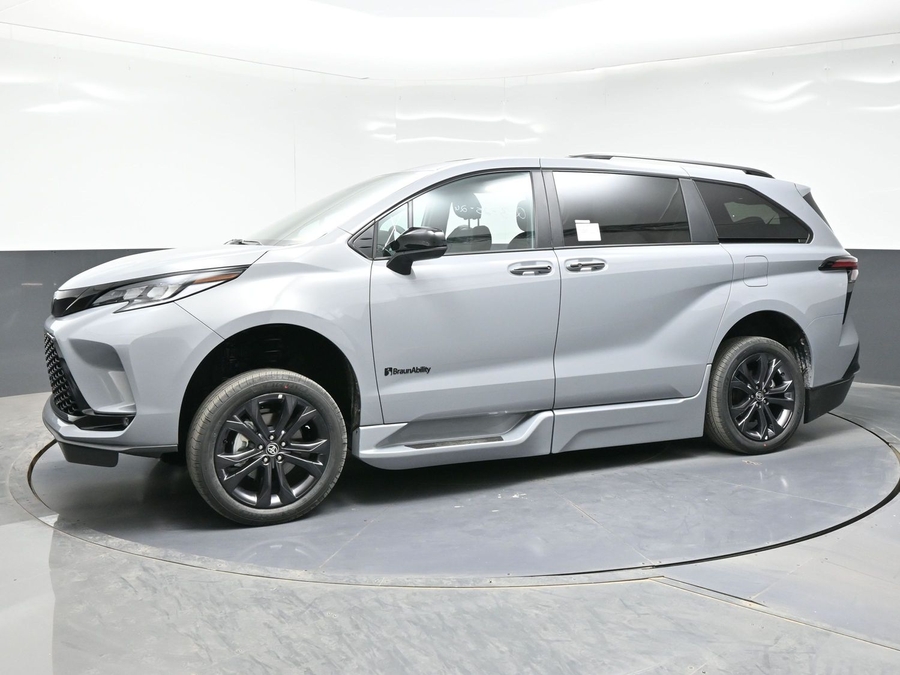 New 2026 Toyota Sienna Hybrid XSE Sport - BraunAbility Side Entry In Floor Automatic Ramp