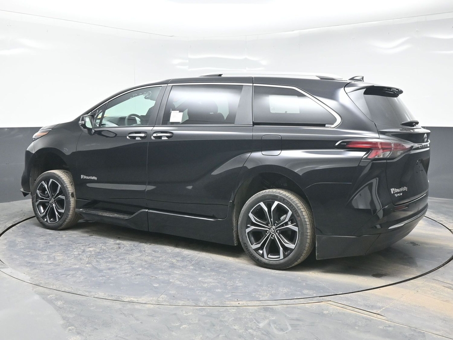 Black Toyota Sienna image number 3