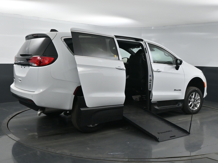 New 2025 Chrysler Voyager LX - BraunAbility Commercial Side Entry Entry In Floor Manual Ramp