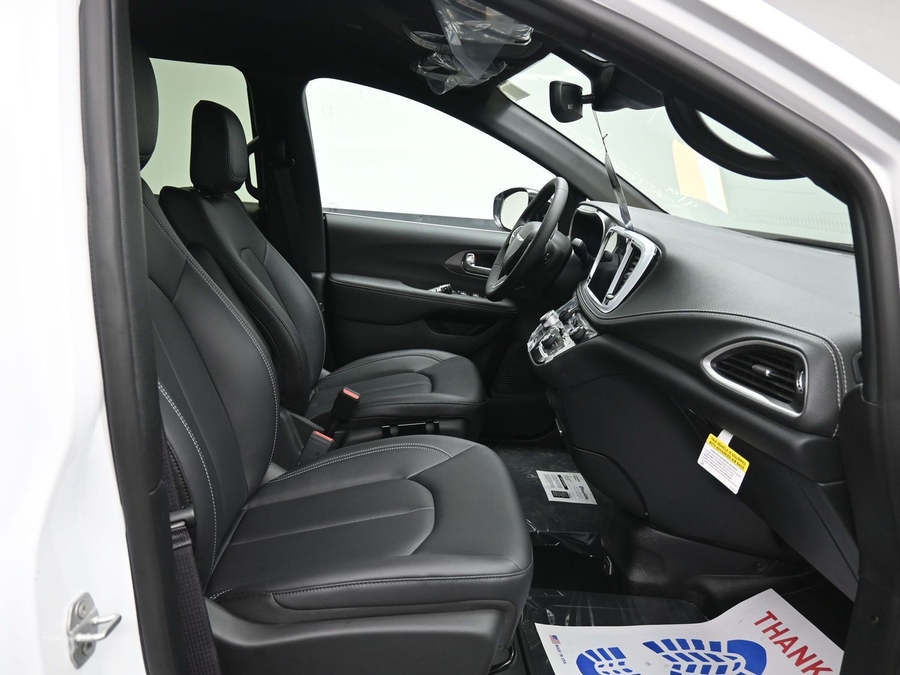 New 2026 Chrysler Pacifica Select Safety - BraunAbility Side Entry Entry Fold Out Automatic Ramp