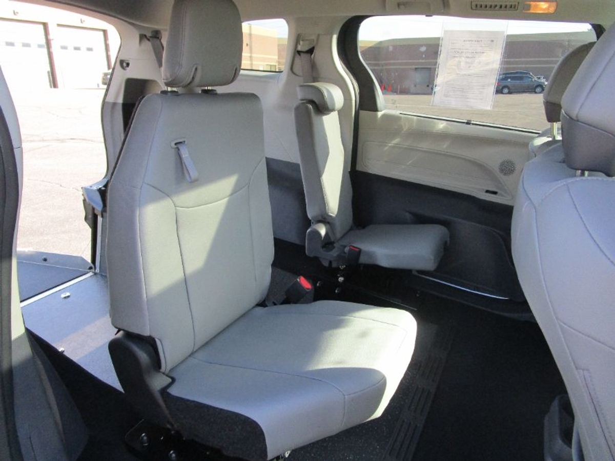 2024 TOYOTA SIENNA - Image 11