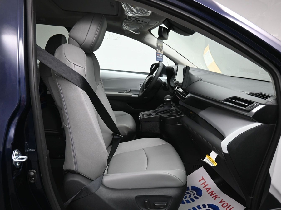 New 2026 Toyota Sienna Hybrid XLE Base - BraunAbility Side Entry Entry Fold Out Automatic Ramp